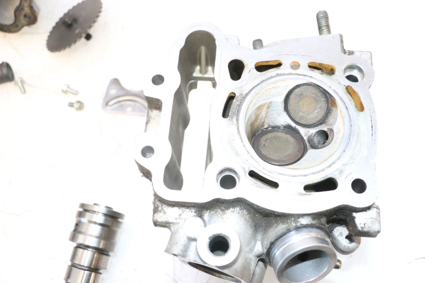 photo de ZYLINDERKOPF PEUGEOT SATELIS COMPRESSOR K15 125 (2006 - 2009) - Charakteristische Merkmale