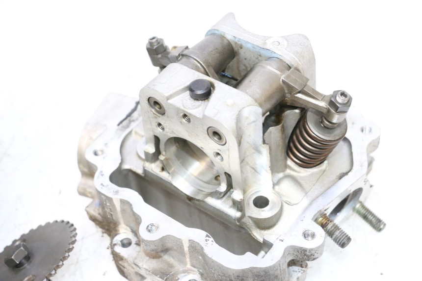 photo de ZYLINDERKOPF PEUGEOT SATELIS COMPRESSOR K15 125 (2006 - 2009) - Zoom auf Gebrauchszustand