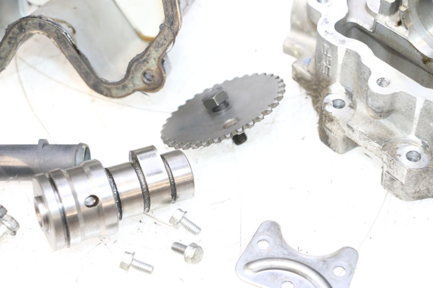 photo de ZYLINDERKOPF PEUGEOT SATELIS COMPRESSOR K15 125 (2006 - 2009) - Alternative Perspektive