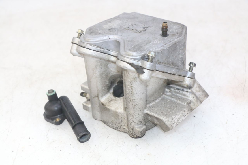 photo de ZYLINDERKOPF PEUGEOT SATELIS 125 (2010 - 2012) - Details der Befestigungspunkte