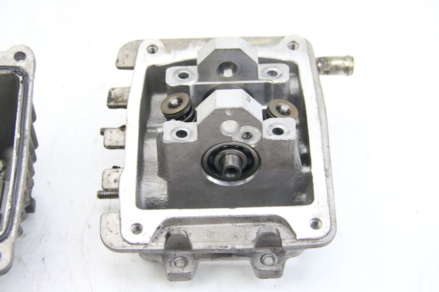 photo de ZYLINDERKOPF APRILIA SCARABEO 4T 50 (2009 - 2017) - Details der Befestigungspunkte