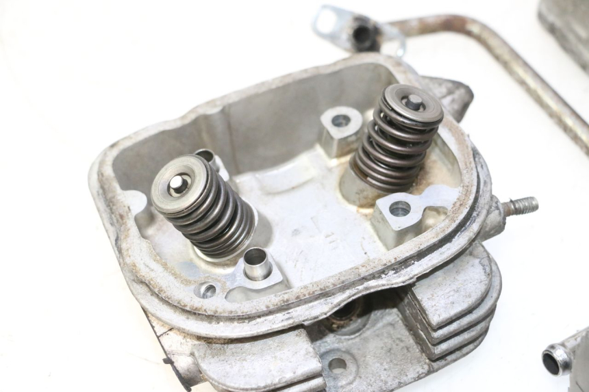 photo de ZYLINDERKOPF HONDA SCV LEAD 100 (2003 - 2007) - Hochauflösende Nahaufnahme