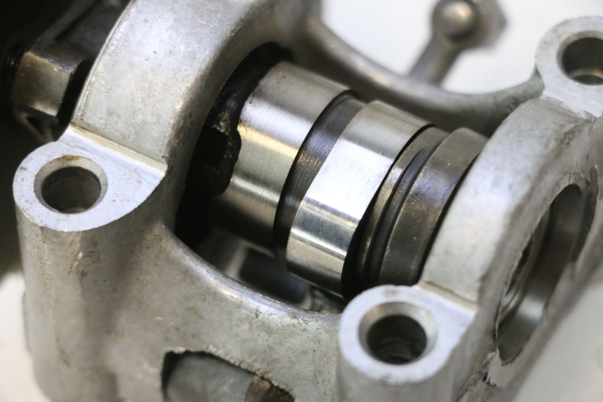 photo de ZYLINDERKOPF HONDA SCV LEAD 100 (2003 - 2007) - Details der Befestigungspunkte