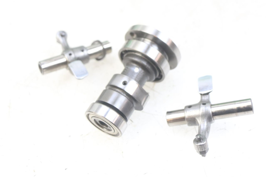 photo de ZYLINDERKOPF SUZUKI SIXTEEN 125 (2008 - 2010) - Weitere Ansicht des Artikels