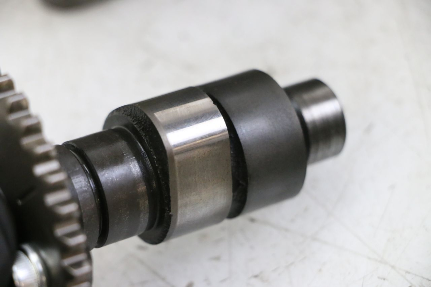 photo de ZYLINDERKOPF SUZUKI BURGMAN 125 (2015 - 2017) - Zoom auf Komponenten