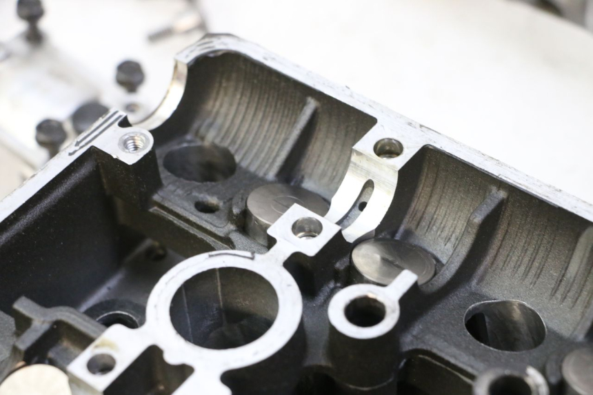 photo de ZYLINDERKOPF YAMAHA TDM ABS 900 (2002 - 2014) - Fokus auf die Struktur