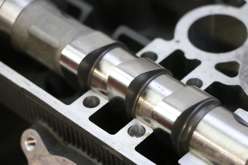 photo de ZYLINDERKOPF YAMAHA TDM ABS 900 (2002 - 2014) - Details der Befestigungspunkte