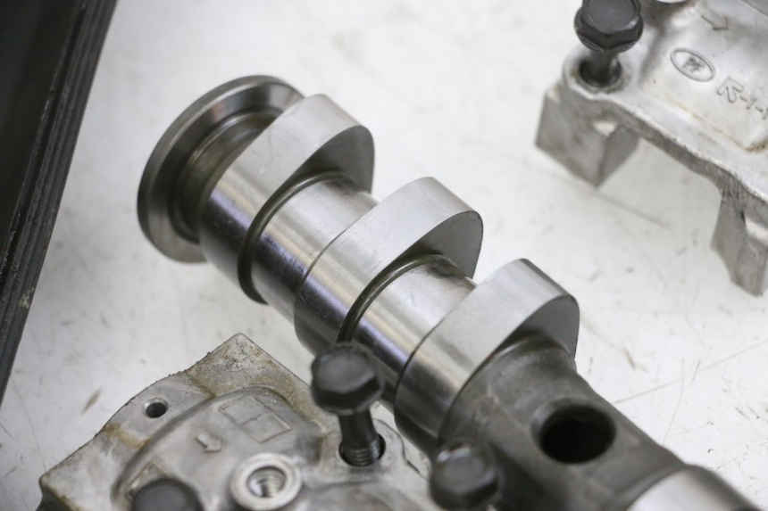 photo de ZYLINDERKOPF YAMAHA TDM ABS 900 (2002 - 2014) - Alternativer Blickwinkel