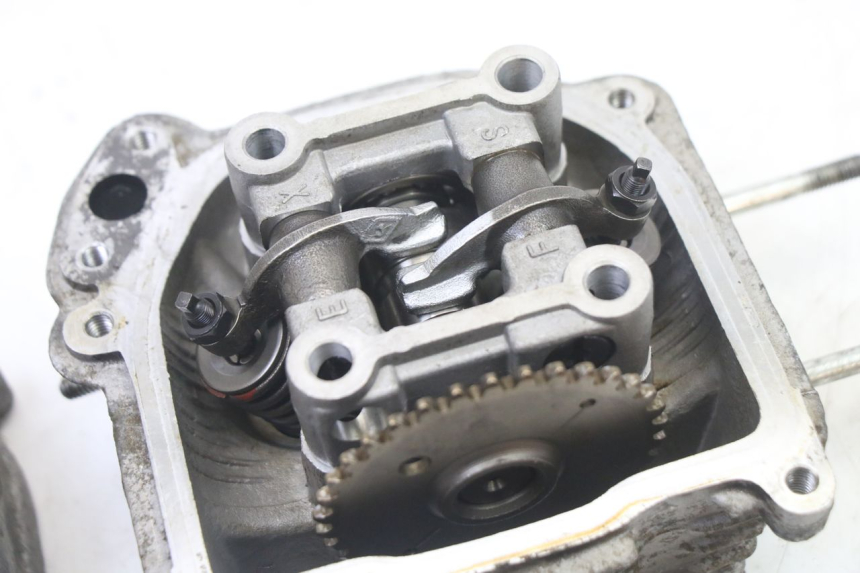 photo de ZYLINDERKOPF PEUGEOT V-CLIC VCLIC 50 (2007 - 2013) - Fokus auf die Struktur