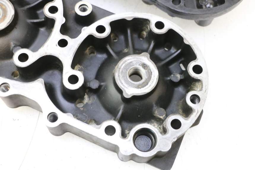photo de ZYLINDERKOPF YAMAHA WAVE RUNNER GP R 1200 (2000 - 2003) - Fokus auf die Struktur