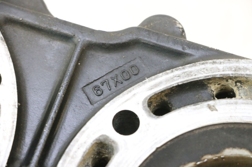 photo de ZYLINDERKOPF YAMAHA WAVE RUNNER GP R 1200 (2000 - 2003) - Details der Befestigungspunkte