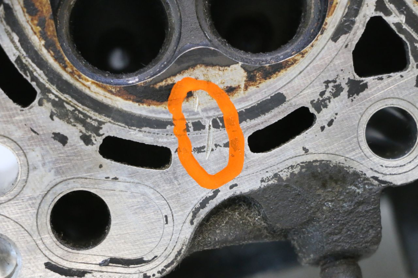 photo de ZYLINDERKOPF YAMAHA XJ6 ABS 600 (2008 - 2016) - Weitere Ansicht des Artikels