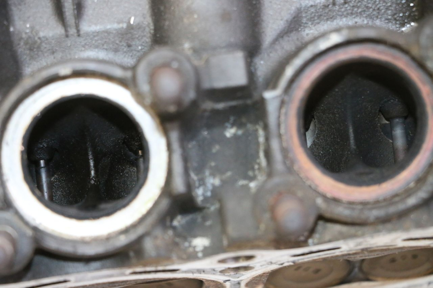 photo de ZYLINDERKOPF YAMAHA XJ6 600 (2008 - 2016) - Fokus auf die Struktur