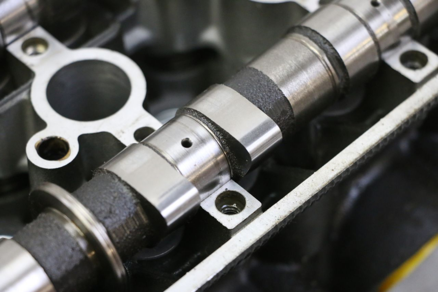 photo de ZYLINDERKOPF YAMAHA XJ6 600 (2008 - 2016) - Zoom auf Komponenten