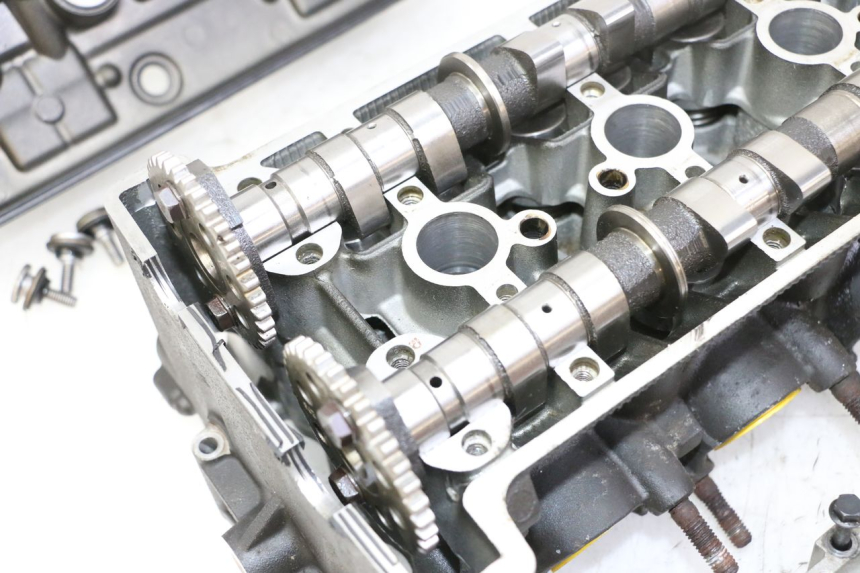 photo de ZYLINDERKOPF YAMAHA XJ6 600 (2008 - 2016) - Fokus auf die Struktur