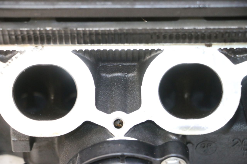 photo de ZYLINDERKOPF YAMAHA XJ6 600 (2008 - 2016) - Oberflächenzustand und Material