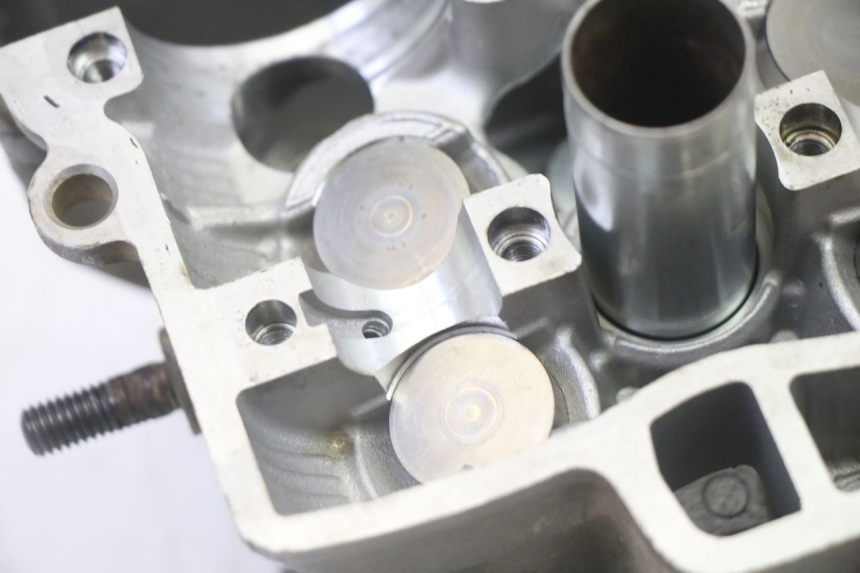 photo de ZYLINDERKOPF YAMAHA YZ-F YZF 250 (2014 - 2018) - Profilansicht des Ersatzteils