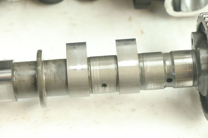 photo de ZYLINDERKOPF YAMAHA YZF R6 600 (2008 - 2009) - Details der Befestigungspunkte