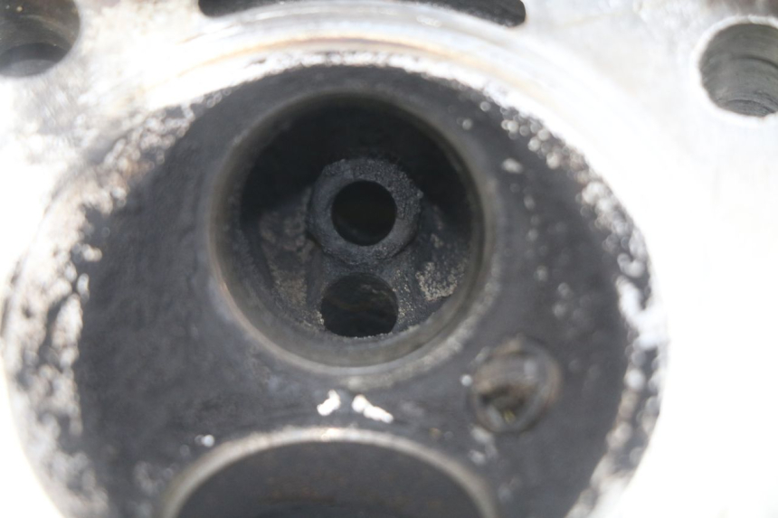 photo de ZYLINDERKOPF KAWASAKI ZR7 ZR-7 S 750 (1999 - 2004) - Zoom auf Gebrauchszustand