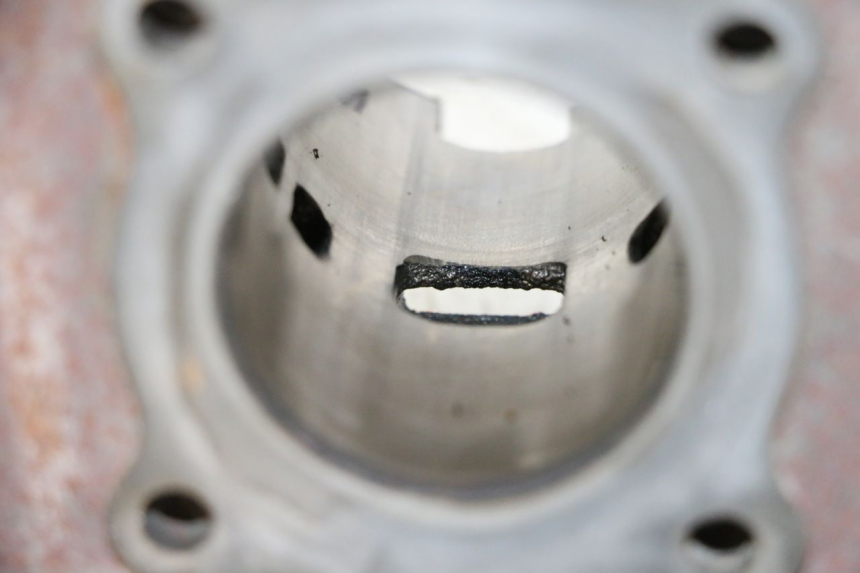 photo de ZYLINDER PEUGEOT KISBEE 2T 50 (2010 - 2017) - Zoom auf Gebrauchszustand