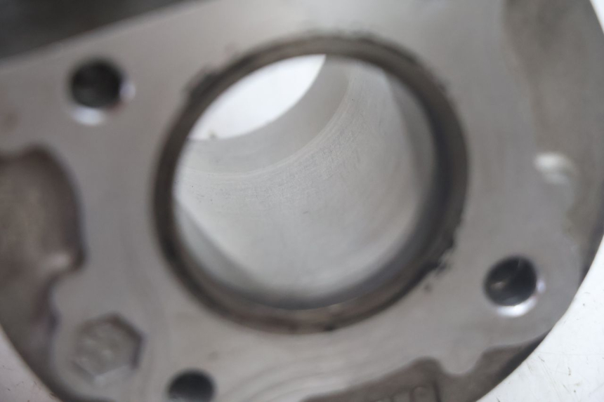photo de ZYLINDER PEUGEOT KISBEE 4T 50 (2010 - 2017) - Details der Befestigungspunkte