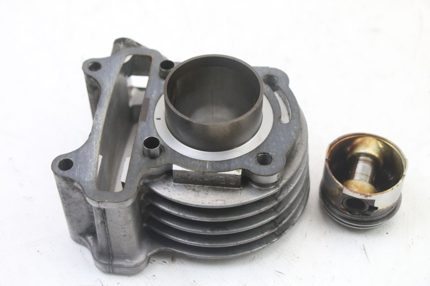 photo de ZYLINDER KOLBEN KYMCO AGILITY 4T 50 (2018 - 2022) - Details der Befestigungspunkte