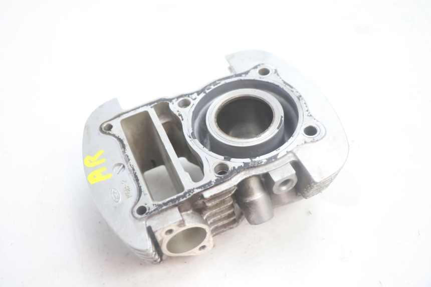 photo de ZYLINDER MIT KOLBEN HINTEN HONDA XLV VARADERO 125 (2007 - 2012) - Details der Befestigungspunkte