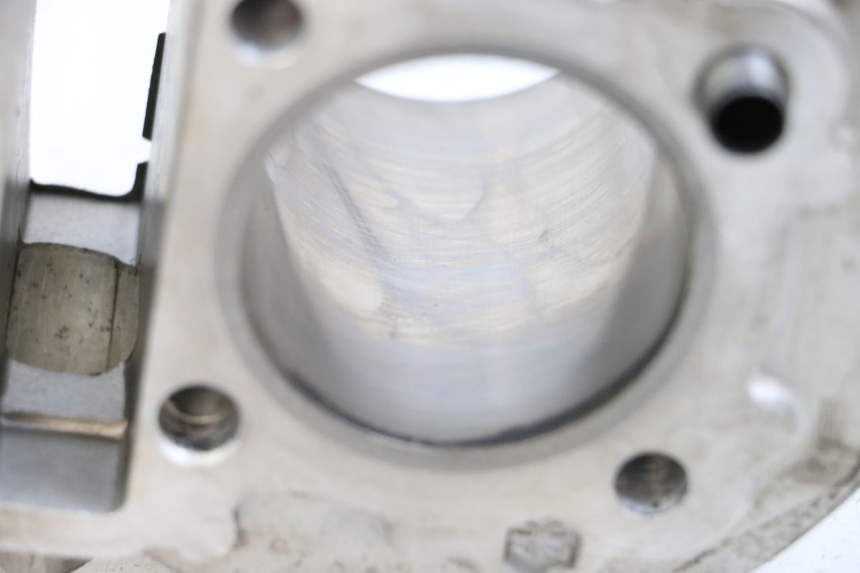 photo de ZYLINDER KOLBEN JONWAY AZTRAL 125 (2008 - 2017) - Details der Befestigungspunkte