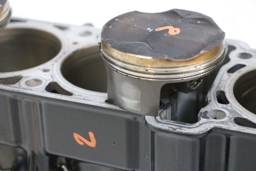 photo de ZYLINDER KOLBEN MV AGUSTA BRUTALE R WALLY 910 (2008 - 2008) - Oberflächenzustand und Material