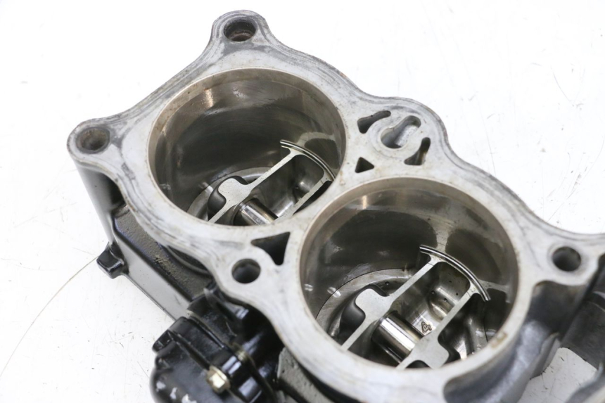 photo de ZYLINDER KOLBEN MV AGUSTA BRUTALE R WALLY 910 (2008 - 2008) - Details der Befestigungspunkte