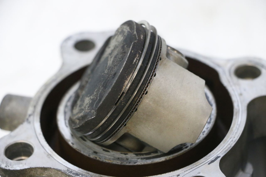 photo de ZYLINDER KOLBEN SUZUKI BURGMAN 125 (2007 - 2014) - Detaillierte Sichtprüfung