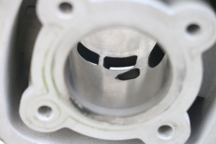 photo de ZYLINDER KOLBEN GILERA DNA 50 (2000 - 2007) - Details der Befestigungspunkte