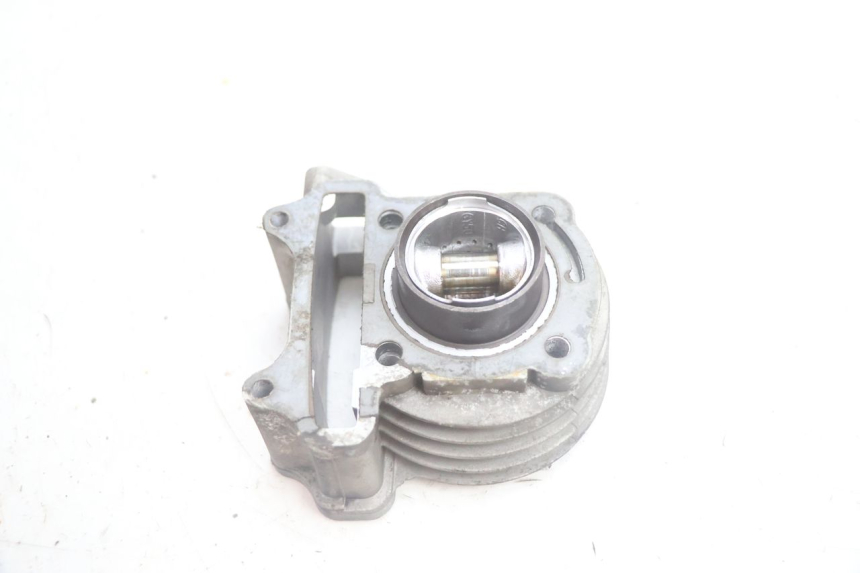 photo de ZYLINDER KOLBEN JM MOTORS EVOLIS 4T 50 (2018 - 2022) - Details der Befestigungspunkte