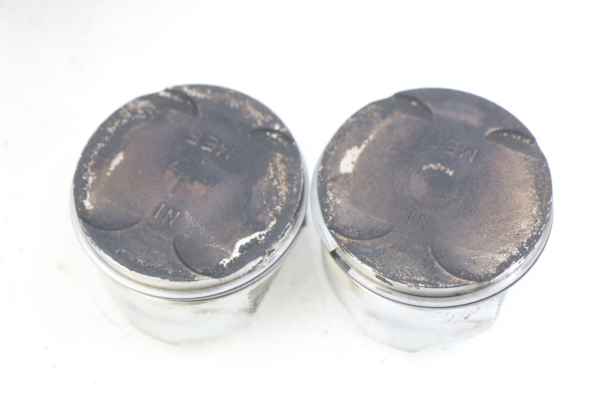 photo de ZYLINDER KOLBEN HONDA FJS SILVERWING SILVER WING 400 (2009 - 2016) - Fokus auf die Struktur