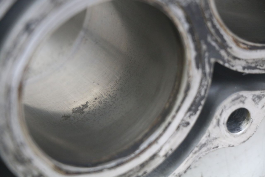 photo de ZYLINDER KOLBEN HONDA FJS SILVERWING SILVER WING 400 (2009 - 2016) - Oberflächenzustand und Material