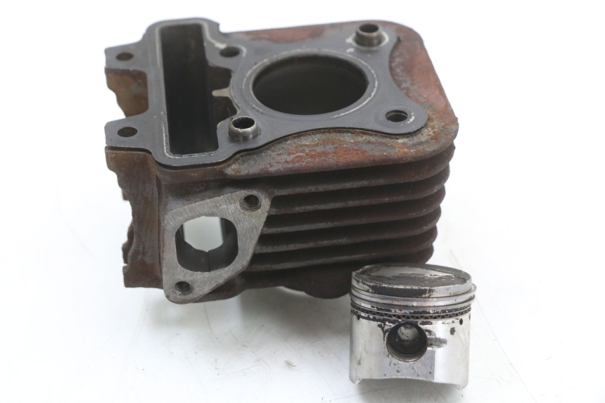 photo de ZYLINDER KOLBEN PIAGGIO FLY 4T 50 (2004 - 2010) - Zoom auf Gebrauchszustand