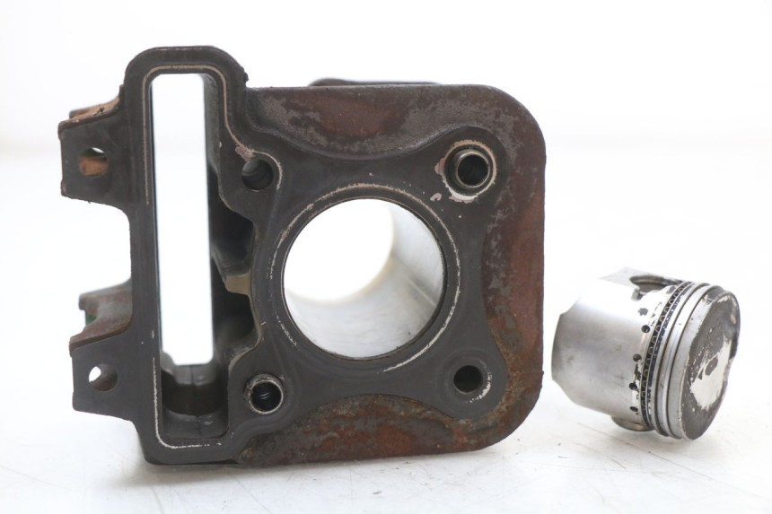 photo de ZYLINDER KOLBEN PIAGGIO FLY 4T 50 (2004 - 2010) - Alternative Perspektive