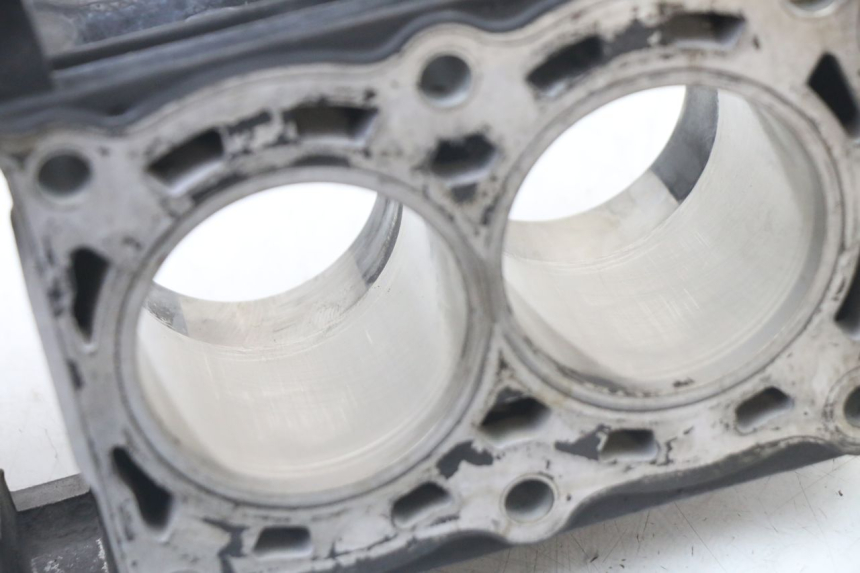 photo de ZYLINDER KOLBEN YAMAHA FZS FAZER 600 (2001 - 2003) - Fokus auf die Struktur