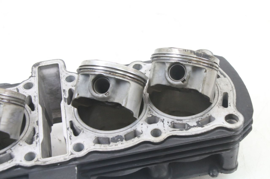 photo de ZYLINDER KOLBEN YAMAHA FZS FAZER 600 (2001 - 2003) - Zoom auf Gebrauchszustand