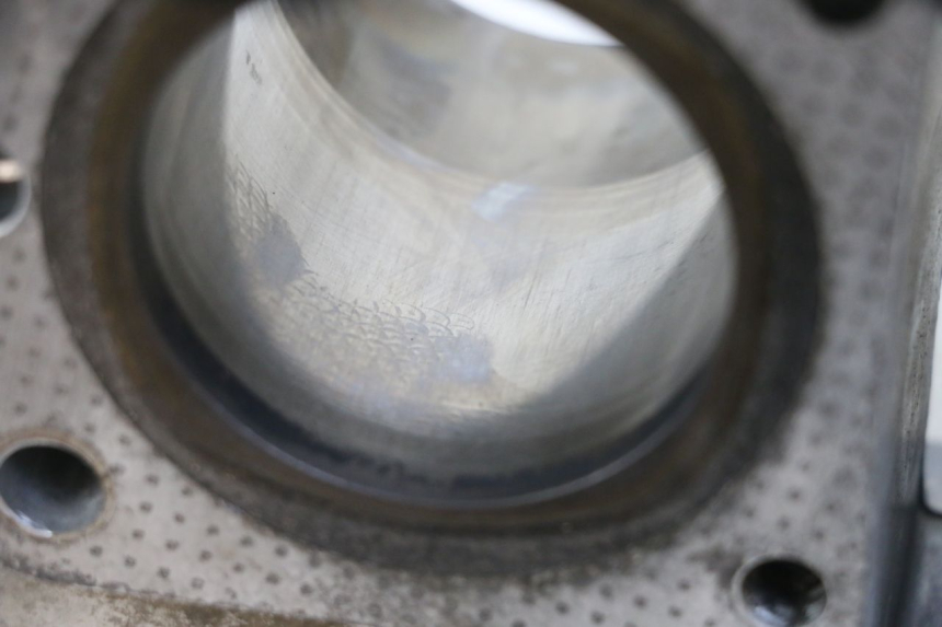 photo de ZYLINDER KOLBEN SUZUKI GSX E 250 (1982 - 1983) - Technische Nahaufnahme