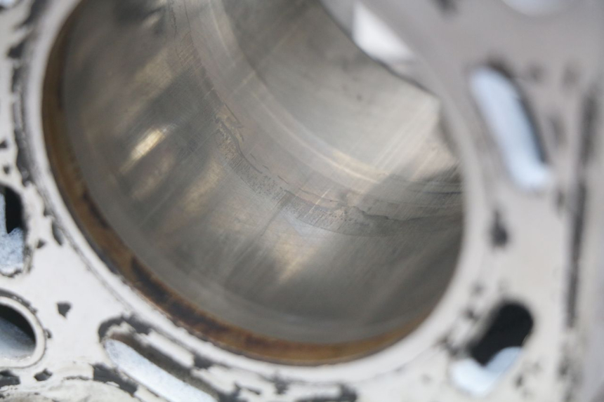 photo de ZYLINDER KOLBEN SUZUKI GSX-R GSXR 600 (2001 - 2003) - Zoom auf Gebrauchszustand