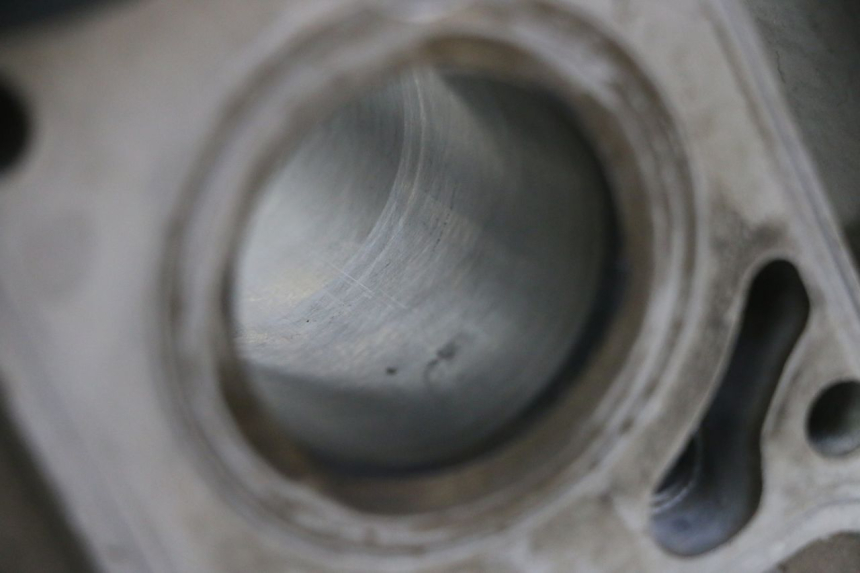 photo de ZYLINDER KOLBEN HYOSUNG GTR 125 (2006 - 2008) - Details der Befestigungspunkte