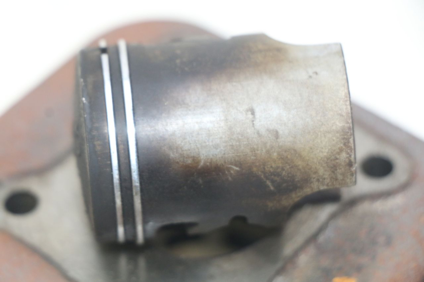 photo de ZYLINDER KOLBEN SYM JET EURO X 2T 50 (2003 - 2007) - Details der Befestigungspunkte