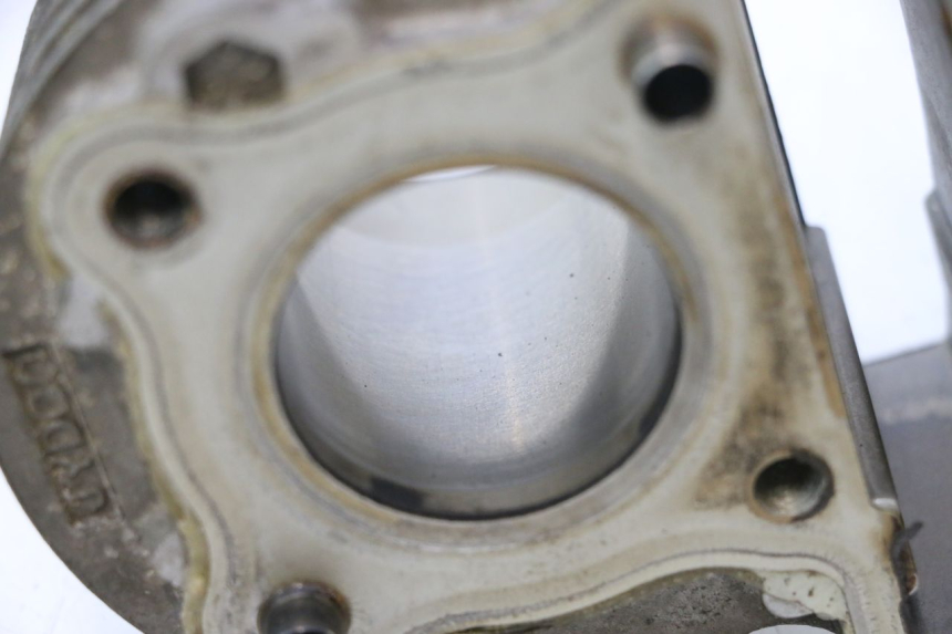 photo de ZYLINDER KOLBEN PEUGEOT KISBEE 4T 50 (2010 - 2017) - Details der Befestigungspunkte
