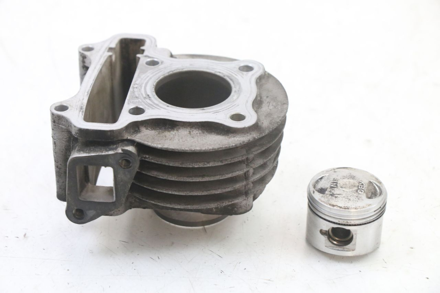 photo de ZYLINDER KOLBEN KYMCO DINK 4T 50 (2007 - 2018) - Details der Befestigungspunkte