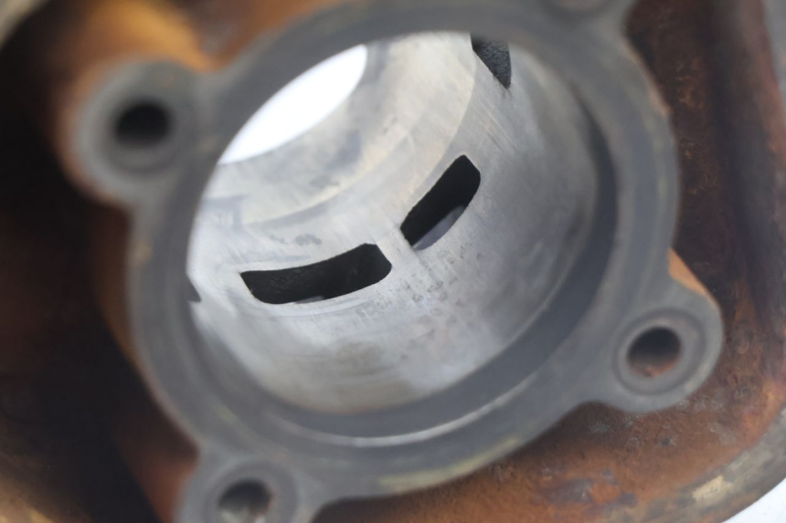 photo de ZYLINDER KOLBEN PEUGEOT LUDIX BLASTER 50 (2006 - 2014) - Detaillierte Sichtprüfung