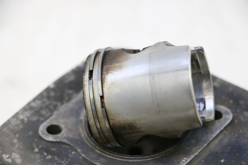 photo de ZYLINDER KOLBEN PEUGEOT LUDIX ONE 14P 50 (2004 - 2013) - Detaillierte Sichtprüfung