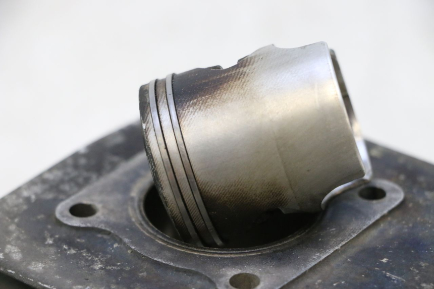 photo de ZYLINDER KOLBEN PEUGEOT LUDIX ONE 14P 50 (2004 - 2013) - Fokus auf die Struktur