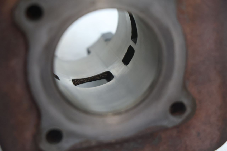 photo de ZYLINDER KOLBEN PEUGEOT LUDIX ONE 50 (2004 - 2013) - Detaillierte Sichtprüfung