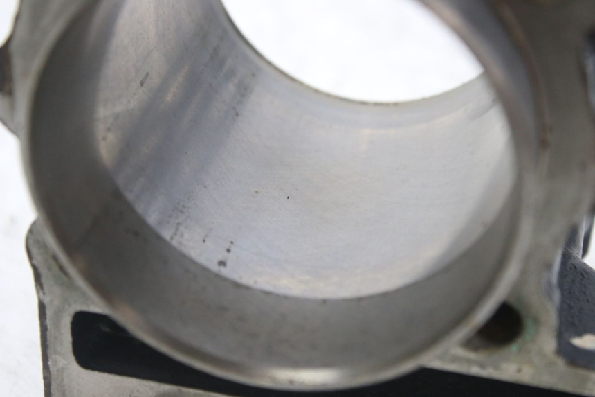 photo de ZYLINDER KOLBEN PIAGGIO MP3 RL 250 (2006 - 2010) - Details der Befestigungspunkte